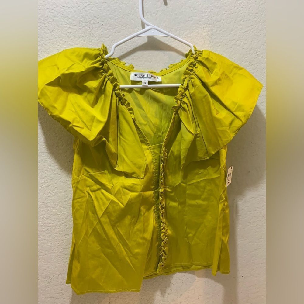 NWOT INCLAN STUDIO yellow green cropped popover short sleeve shirt blouse